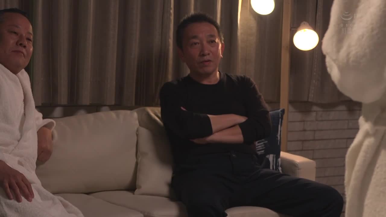 「你应该没有执行潜规则吧…？」明明知道老婆被他干我还是当作没看到。夏目彩春 - AV大平台-中文字幕,成人影片,AV,国产,线上看