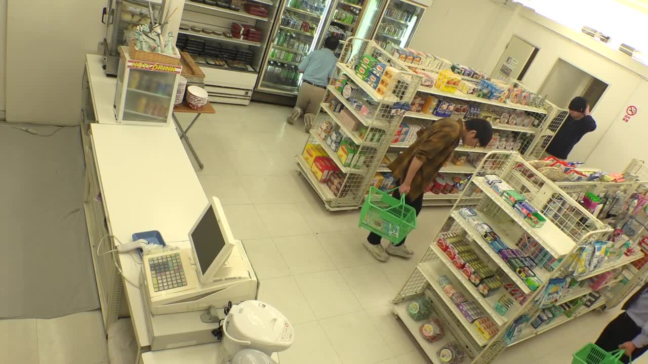 客人在场的时候… 在便利店打工期间中喝下精液倍増的诱惑药物，被讨厌的店长在短时间内将我当作生孩子练习台。东条夏 - AV大平台-中文字幕,成人影片,AV,国产,线上看