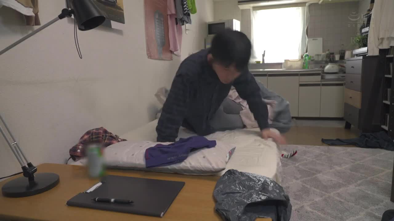 我被每天来泊宿有男友的女生无自觉地诱惑，无法鼓起勇气，陷入了生死存亡的境地。斋藤亚美里 - AV大平台-中文字幕,成人影片,AV,国产,线上看