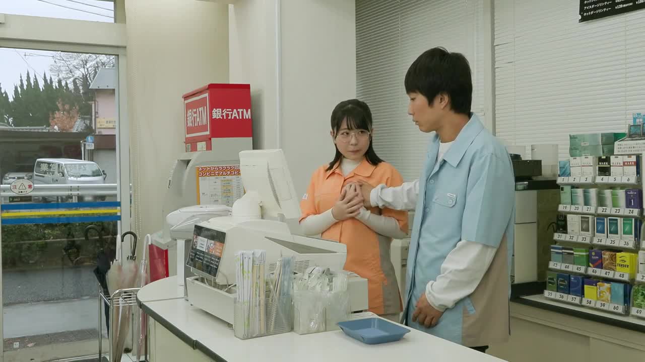 与性格完全相反的两位巨乳在便利店打工的同伴间，不断地交替进行浮気性行为，每天都是不贞的日子。柏木小夏、泽北南 - AV大平台-中文字幕,成人影片,AV,国产,线上看
