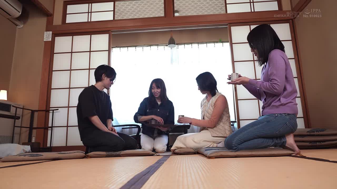 真实人妻 从片商出道的人妻 限定拍摄一只的色色同学会！真实人妻 3位 豪华演出！背着老公去温泉旅馆 酒池肉林的大乱交 高嶋樱 白河花清 望月瞳 - AV大平台-中文字幕,成人影片,AV,国产,线上看