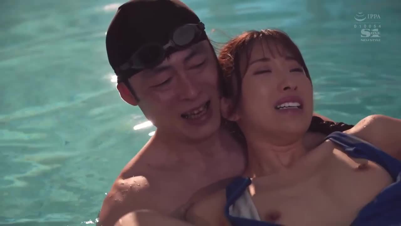 游泳教练性感到 男同学全部都强奸过她！紧身泳衣跟性感肉肉大腿…性感老师瞬间陷入在轮奸的漩涡中 星宫一花 - AV大平台-中文字幕,成人影片,AV,国产,线上看