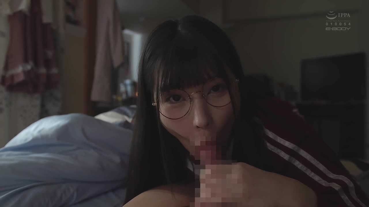 第一次交了女朋友 脱了她的衣服…穿着衣服完全看不出来的苗条大胸部！戴眼镜看不出来她的淫荡！超级兴奋的我猛烈干到性欲用完为止 胡桃樱 - AV大平台-中文字幕,成人影片,AV,国产,线上看