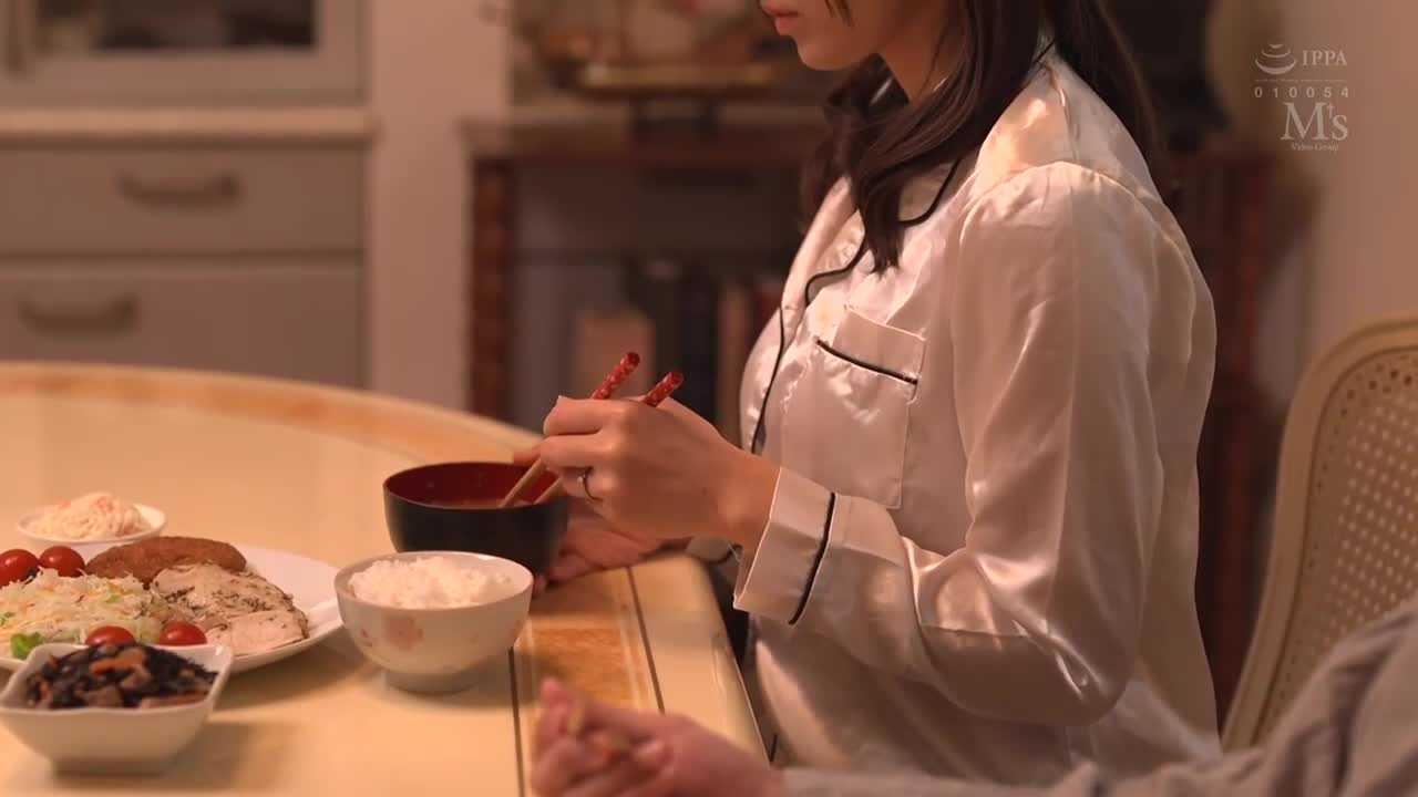 人妻自家沙龙 堕落到邻居肮脏的大肉棒的年轻人妻美容师 根尾朱里 - AV大平台-中文字幕,成人影片,AV,国产,线上看