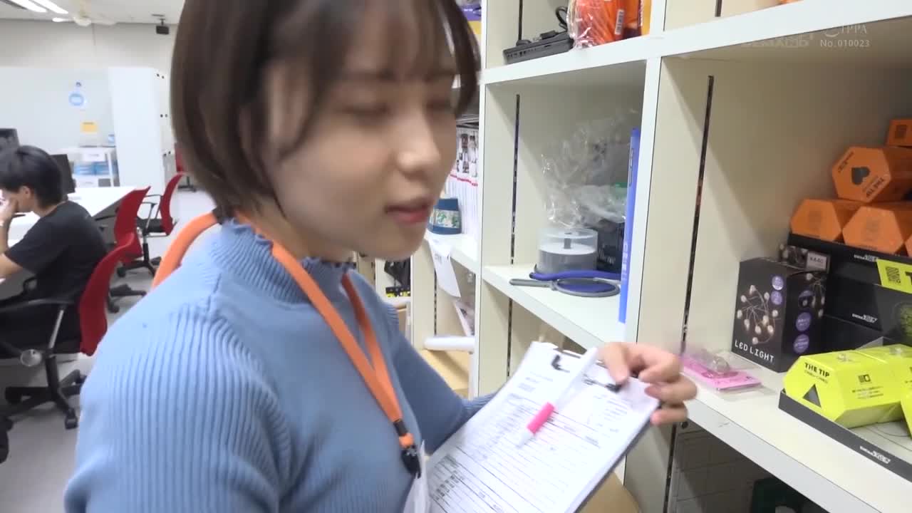 虽然害羞但超好色到不得了 短发又可爱入社第2年周边商品事业部 柴崎春AV出演（出道）！ - AV大平台-中文字幕,成人影片,AV,国产,线上看