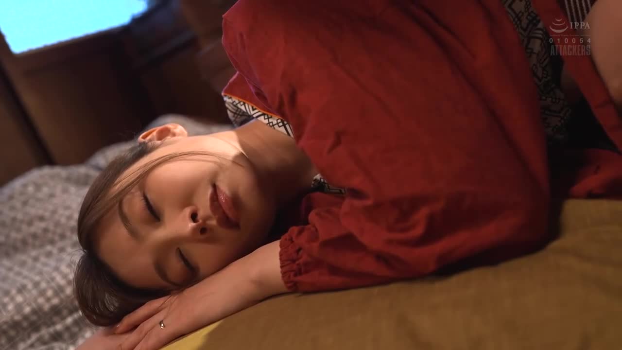 晚上起来老婆不在旁边…没想到她在蜜月旅行当中，被渣男搭讪…。 夏目彩春 - AV大平台-中文字幕,成人影片,AV,国产,线上看