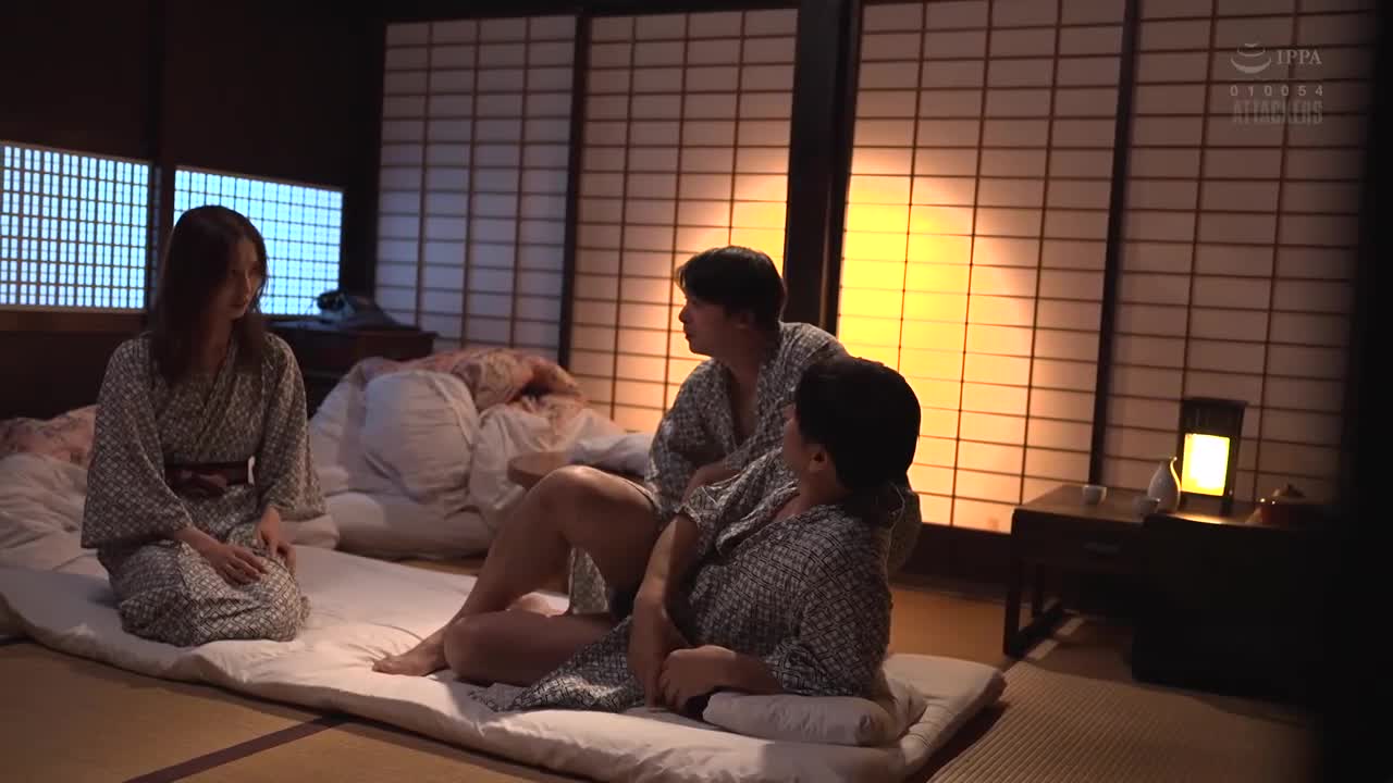 晚上起来老婆不在旁边…没想到她在蜜月旅行当中，被渣男搭讪…。 夏目彩春 - AV大平台-中文字幕,成人影片,AV,国产,线上看