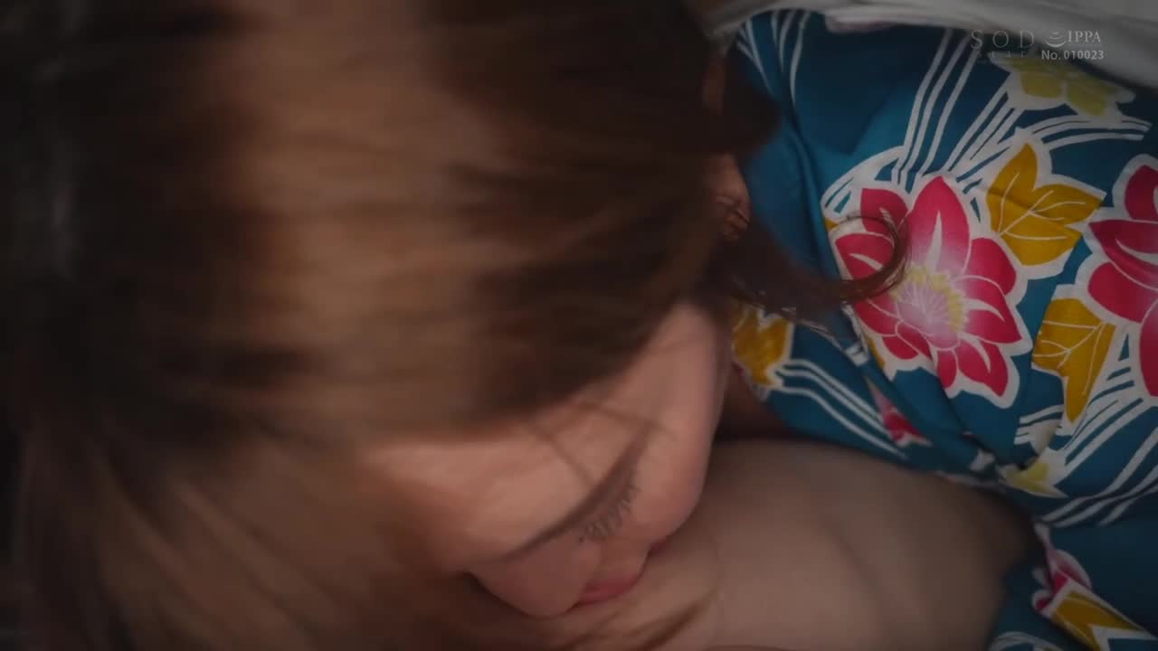 和情侣朋友一起W温泉约会，和朋友的男友变得很有好感…偷偷抽插搞翻天是秘密喔！千鹤惠麻 - AV大平台-中文字幕,成人影片,AV,国产,线上看