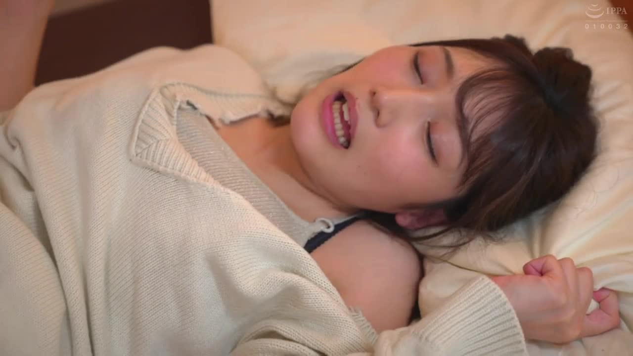 「对不起，昨天喷太多水了...！」早上，一醒来棉被有一大片水渍...！？犯人就是睡在旁边的裸体同学！ - AV大平台-中文字幕,成人影片,AV,国产,线上看