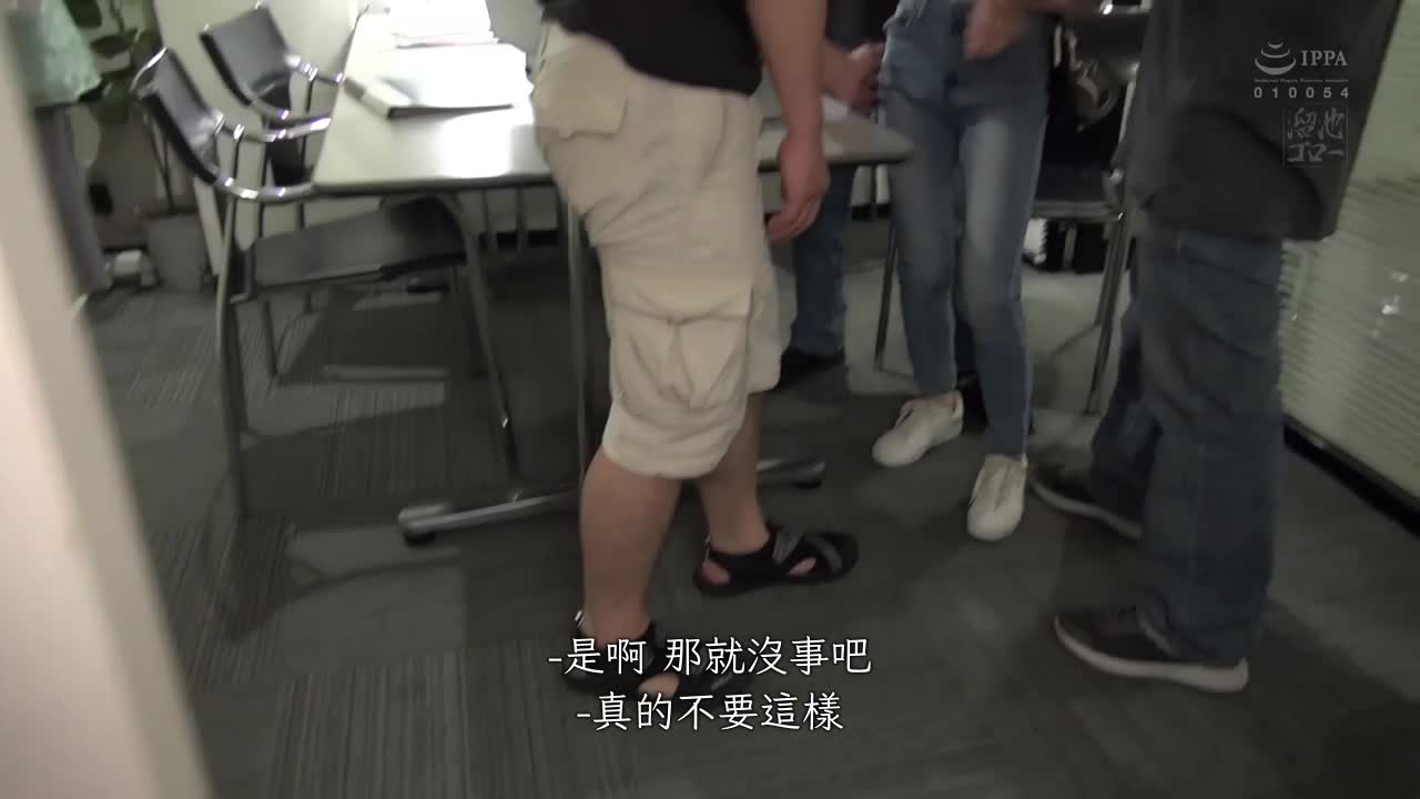 「影像关系」前来应征此打工招募而录取的公司是AV片商。明明是以AD的身份开始工作，却不知不觉以人妻女优的身份AV出道 仓本蓳 - AV大平台-中文字幕,成人影片,AV,国产,线上看
