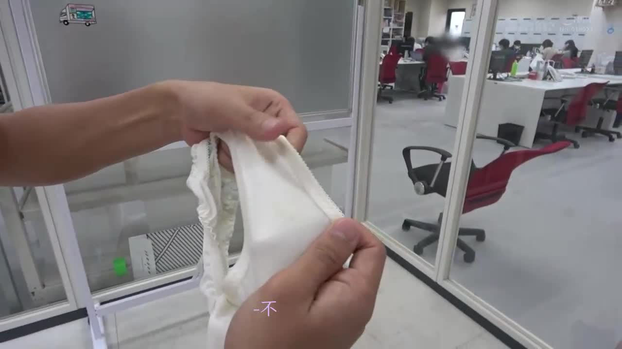 在社内突击访问工作中的新人女社员・野球拳！总务部 渡部花 - AV大平台-中文字幕,成人影片,AV,国产,线上看