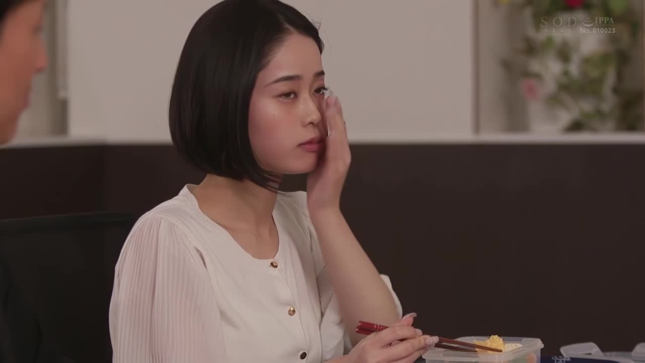 「最近很少跟女友打炮吗？」「喜欢抢夺别人男人的我…」「因为我喜欢无套 学长你可以无套中出我…」喜欢NTR的妹子 超紧密设色诱 淫语中出诱惑 MINAMO - AV大平台-中文字幕,成人影片,AV,国产,线上看