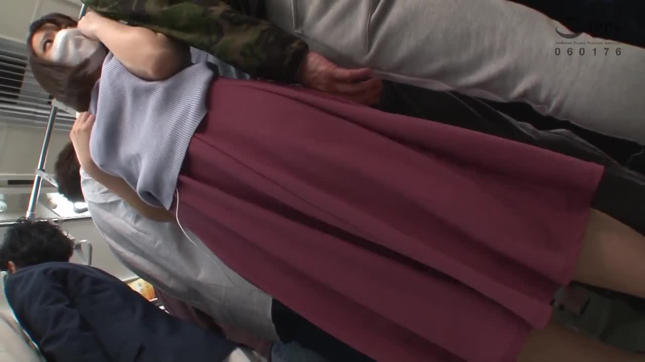 在客满的电车上前后都被挡住，拘束后被强制开发乳头的巨乳美女 小花暖 - AV大平台-中文字幕,成人影片,AV,国产,线上看