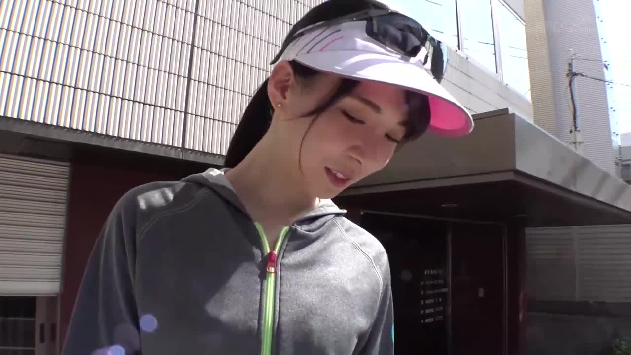 看的见骆驼蹄 美丽慢跑者搭讪 慢跑后身体中涌出汗水状态股关节拉筋中突然用电洞按摩棒！着衣高潮的三字头小穴会想要肉棒吗？ - AV大平台-中文字幕,成人影片,AV,国产,线上看