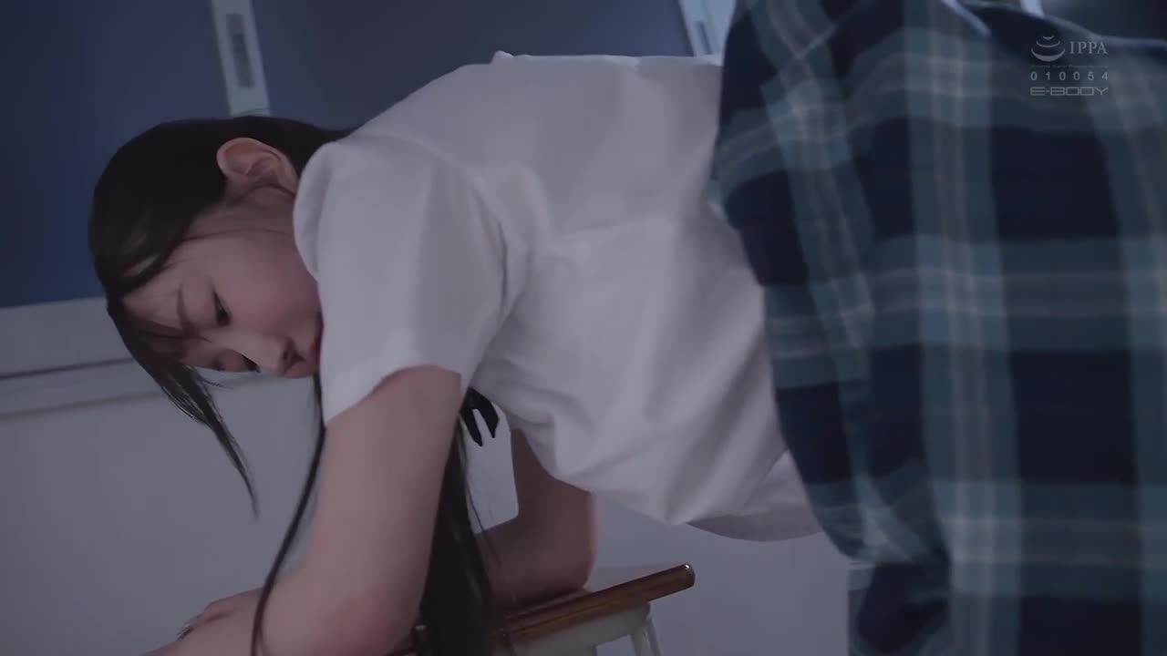 「无口爆乳制服女子」以装病来到保健室，被药剂师调配「媚药」，进行「诊察」。弓乃凛梦 - AV大平台-中文字幕,成人影片,AV,国产,线上看