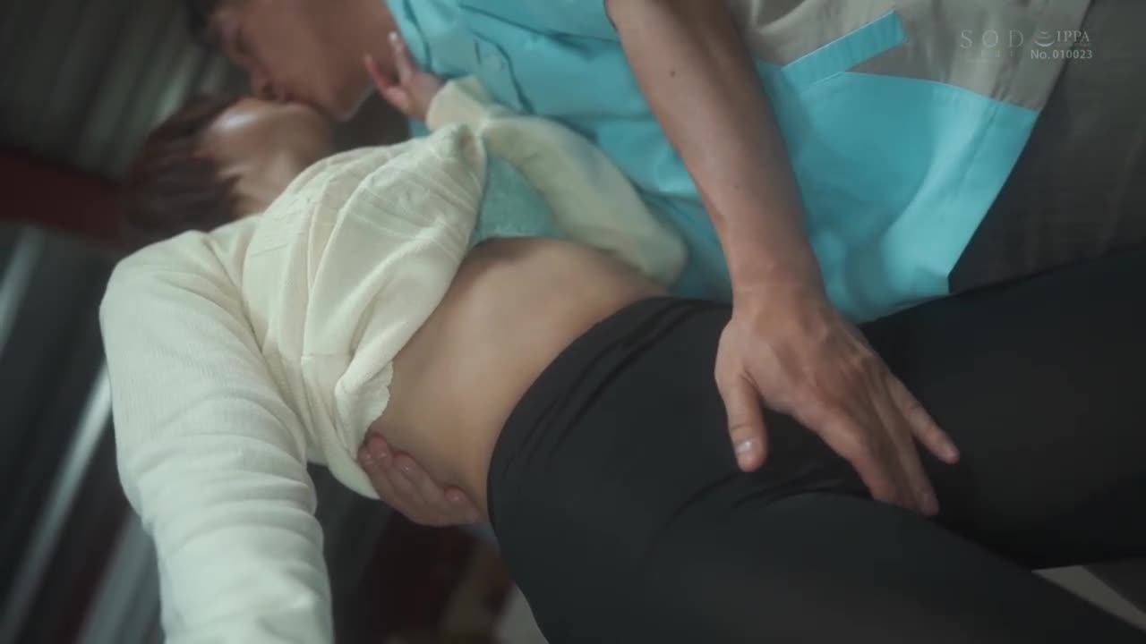 「忘不了学生时代被性骚扰的感觉…」结婚第二年的主妇 隔了10几年 因为想要再度被玩弄 在便利商店巧遇绝伦学长。纱仓真菜 - AV大平台-中文字幕,成人影片,AV,国产,线上看