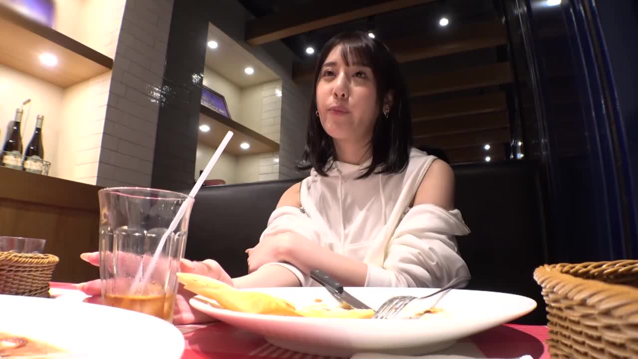 在新宿发现带着暴露皮肤的漂亮女孩.拥有F罩杯美乳,以模特为借口约出来.对AV有兴趣进行拍摄.非常敏感 - AV大平台-中文字幕,成人影片,AV,国产,线上看