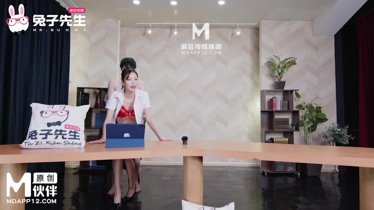 淫乱新闻女主播 边播新闻边做爱 - AV大平台-中文字幕,成人影片,AV,国产,线上看