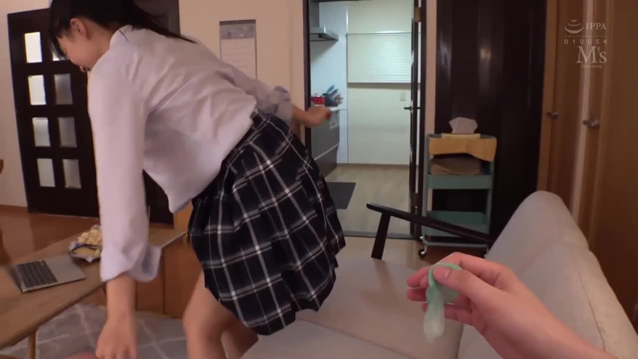 老婆不在的这两天 女儿闺蜜来家里住…虽然年纪很小却不知道为什么很性感 喜欢大叔的小恶魔美少女 被她诱惑的我（中年大叔）主観诱惑逆NTR 根尾朱里 - AV大平台-中文字幕,成人影片,AV,国产,线上看