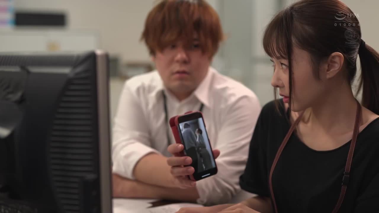 《花椿》原作《罗西娜特》前日谭「乌拉吉卧室」第一话「最低的女人」同时收录。栗山莉绪 - AV大平台-中文字幕,成人影片,AV,国产,线上看