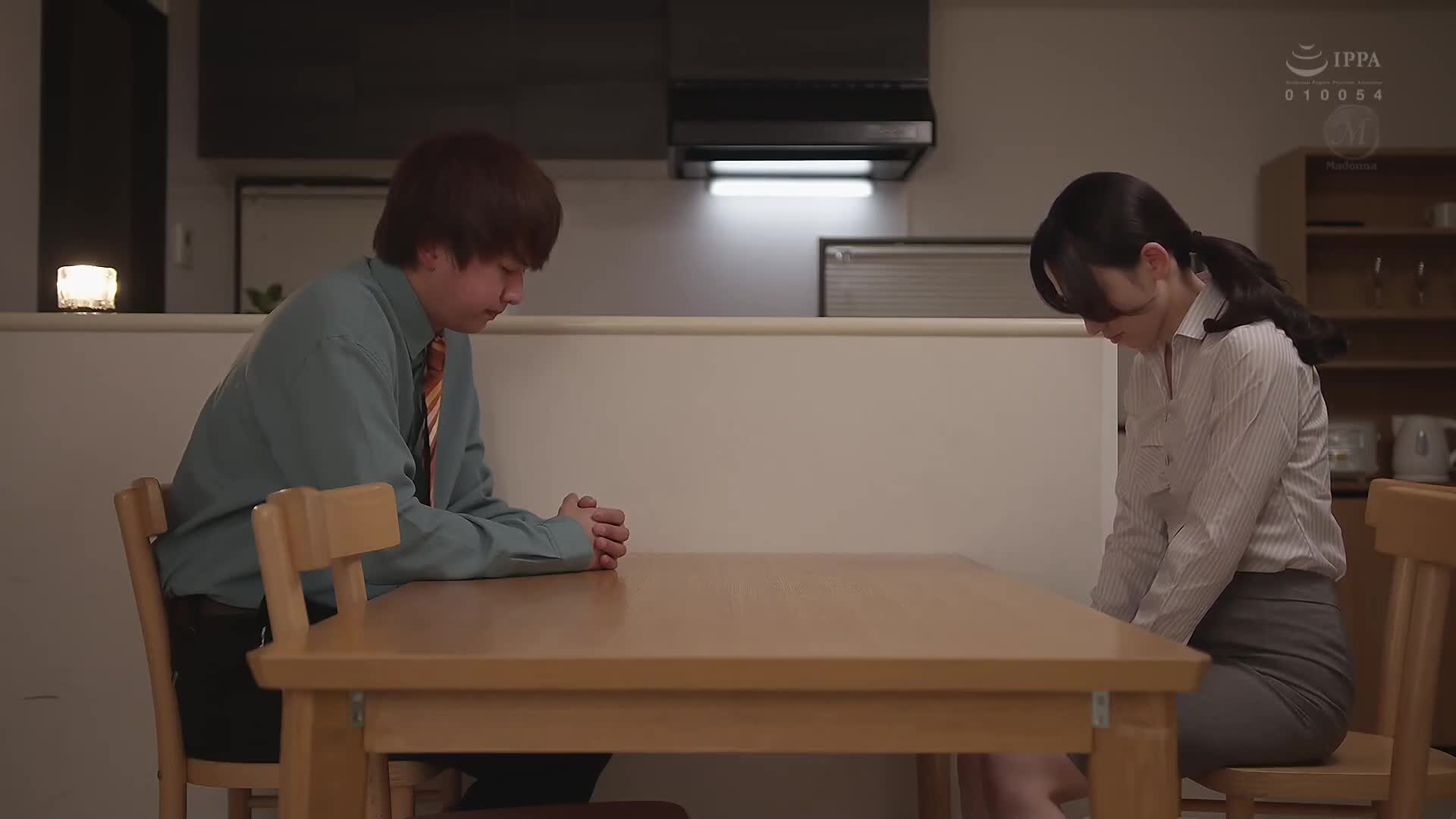 代替丈夫老板位子的高傲女上司，面对耻辱的投诉，被极恶男人强行安装固定式震动器，不断谢罪与高潮的人妻。水户花 - AV大平台-中文字幕,成人影片,AV,国产,线上看