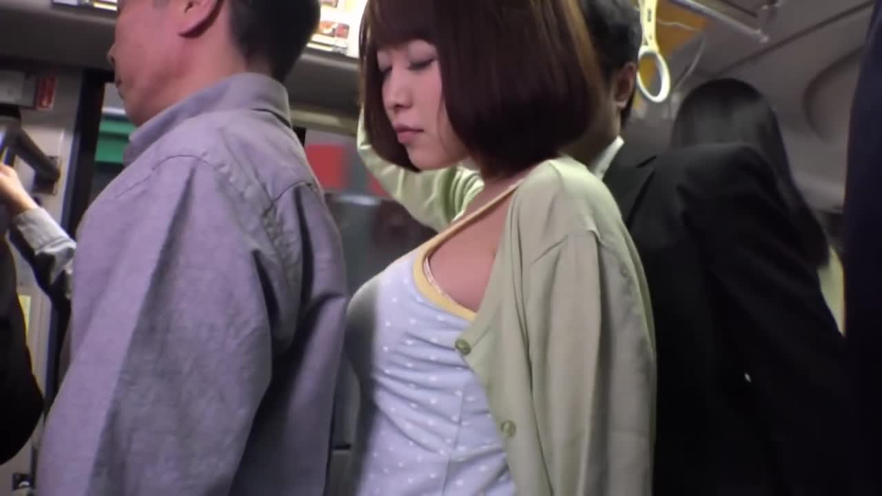 一个已婚妇女在拥挤的巴士上购物回来的尸体靠近我，我正在狂欢！我忍不住调戏她，但激动的妻子不知道如何拒绝。 - AV大平台-中文字幕,成人影片,AV,国产,线上看