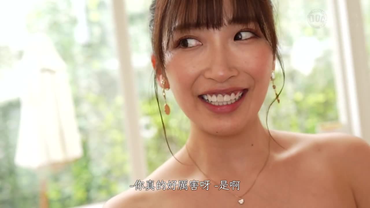 【在巨乳游戏女主播的家中无套内射】寻求刺激的游戏女主播竟然公开募集SEX伙伴♪这次的是【色气外露的巨乳美女】在泳池里立刻开启色情模式→去到家中拍摄下流视频♪第一次体验直播被无套内射…就算有男朋友但还是和陌生... - AV大平台-中文字幕,成人影片,AV,国产,线上看