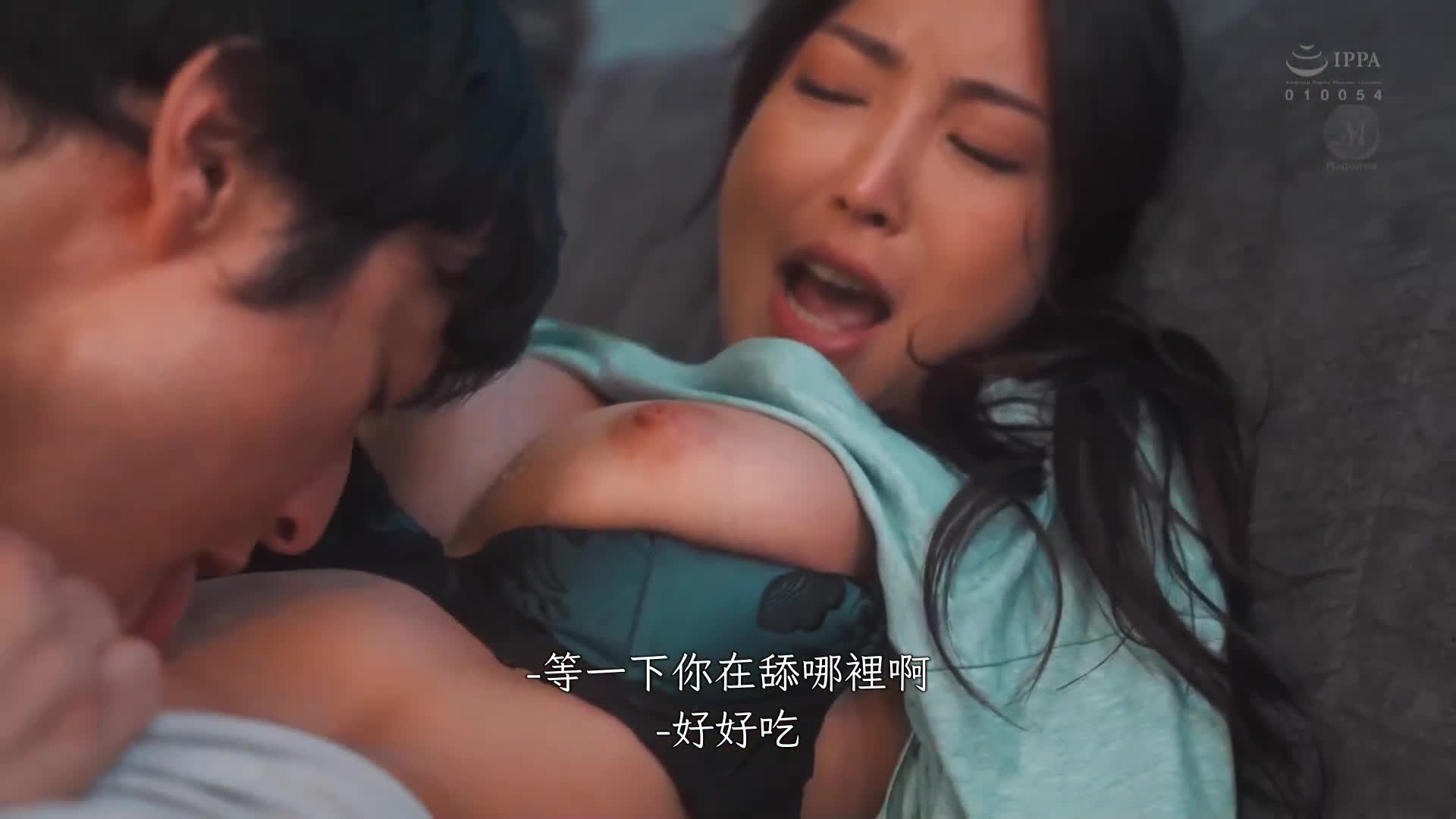 为了确认妻子的爱，将她与绝伦的后辈两人独处三小时…经过不断追击，未抽出的情况下射出16发，妻子被夺走NTR故事。水川蓳 - AV大平台-中文字幕,成人影片,AV,国产,线上看