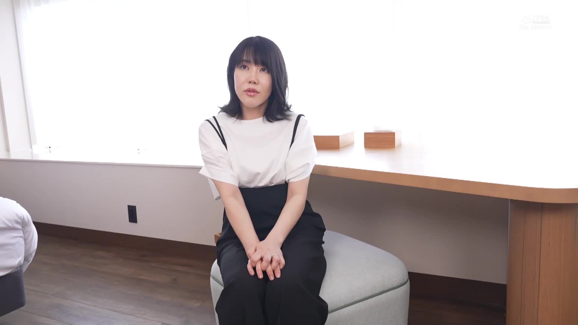 一个健康的妻子带着一个孩子，每周两次和她的妈妈朋友一起参加 Boxercise，她的真实本性是 小松美乃梨 34 岁 AV 出道 - AV大平台-中文字幕,成人影片,AV,国产,线上看
