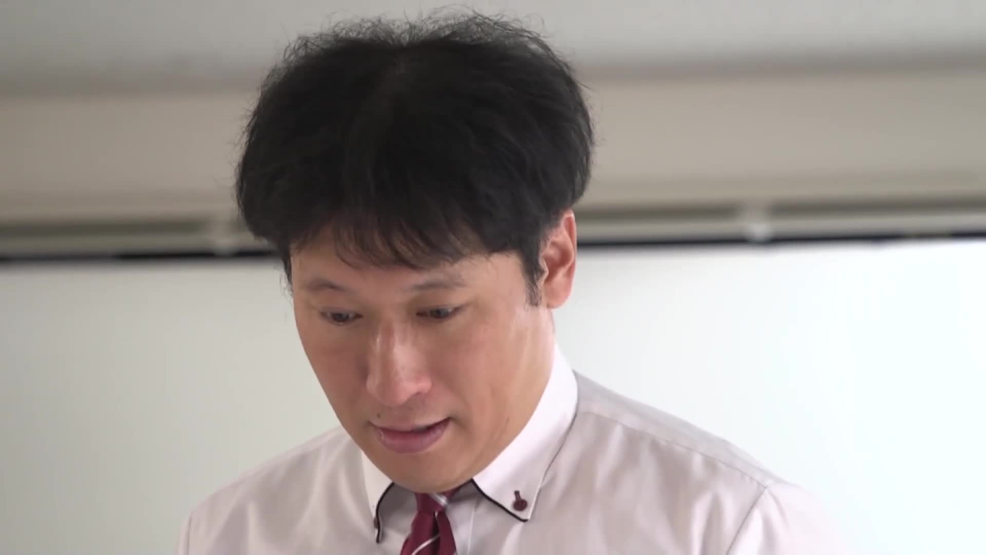 在一个风雨交加的夜晚，和他的女老板被困在办公室里。 推川悠里 - AV大平台-中文字幕,成人影片,AV,国产,线上看