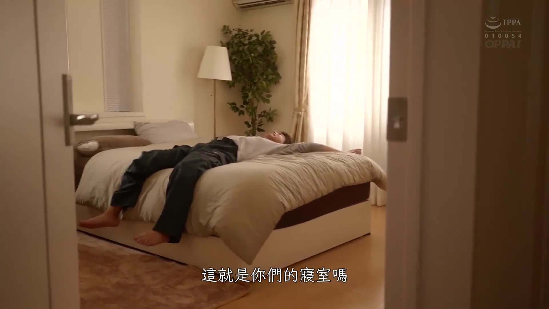 送子女去幼儿园后的9小时。 汗湿的妈妈脚踏车人妻玩弄乳头，敏感即刻高潮的早泄体质被开发，多次无套交配。 藤森里穂 - AV大平台-中文字幕,成人影片,AV,国产,线上看