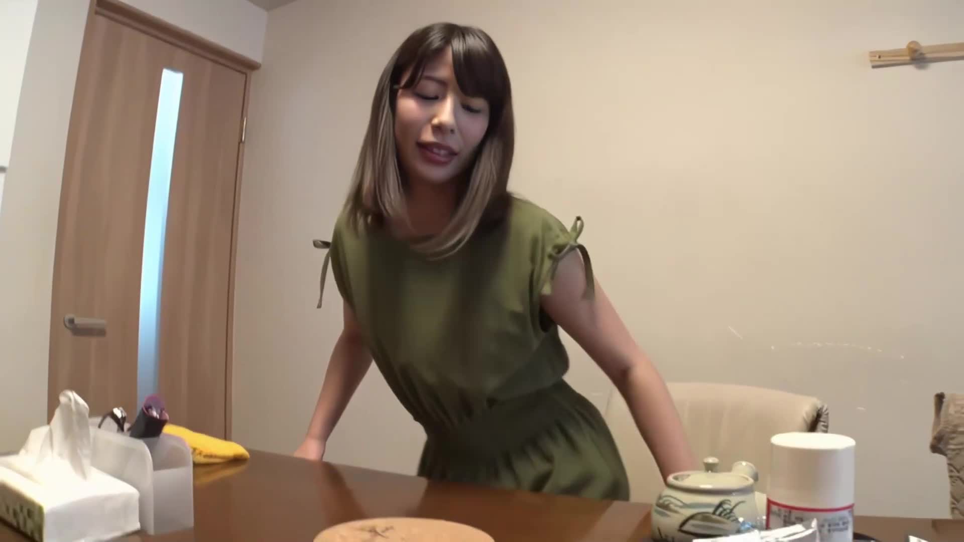 [VIP会员点播]  工藤真奈美，29 岁，一位沮丧的妻子，每周自慰 7 次，每天都会弄湿内裤。 第 3 章：丈夫出差期间，邀请陌生人到家里进行 8P 中出性爱。 - AV大平台-中文字幕,成人影片,AV,国产,线上看