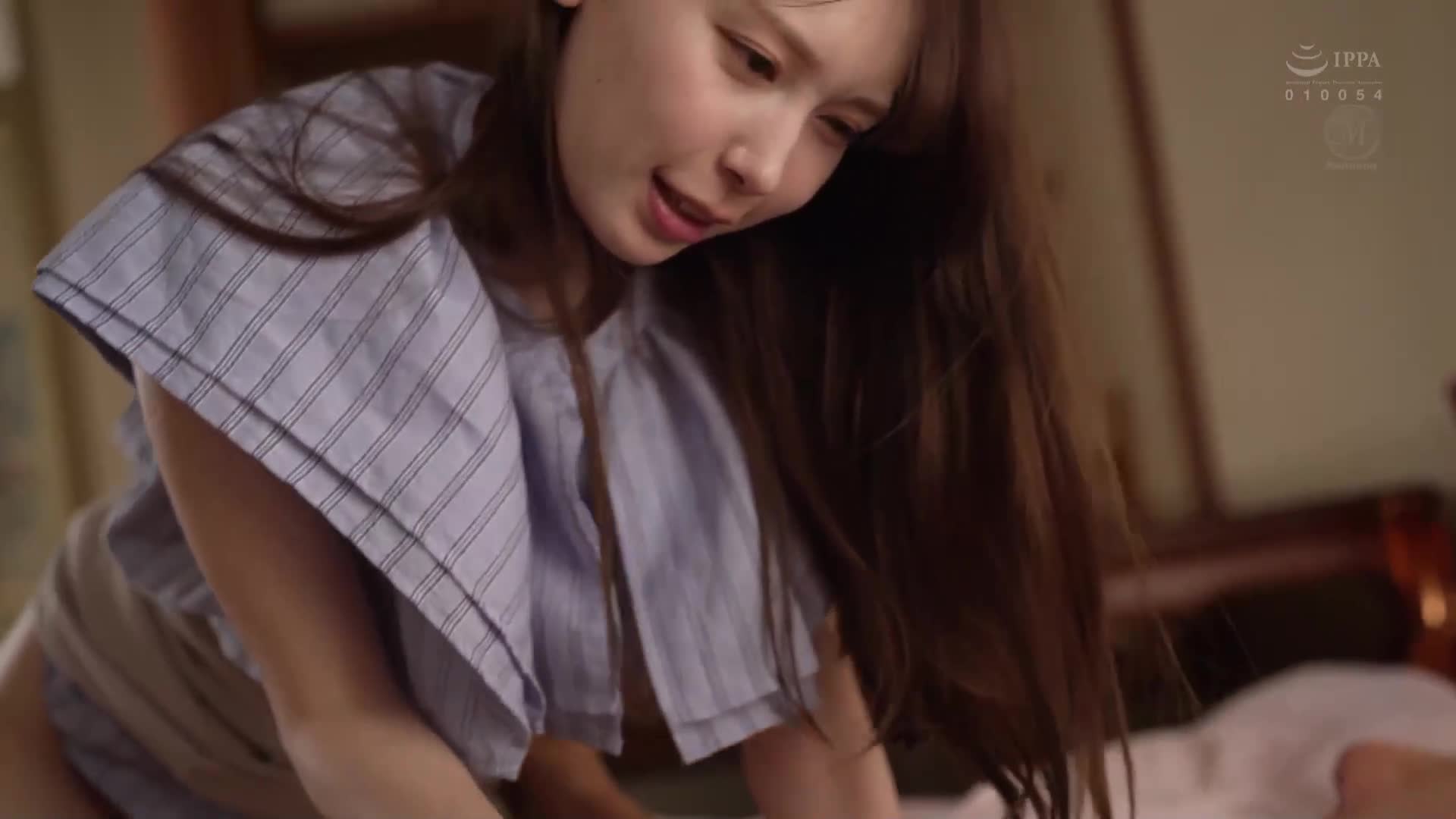 早晨、晚上，在无套中出的温泉旅馆里的巢穴不伦SEX 爱液和精液滴落的肢体。 明里紬 - AV大平台-中文字幕,成人影片,AV,国产,线上看