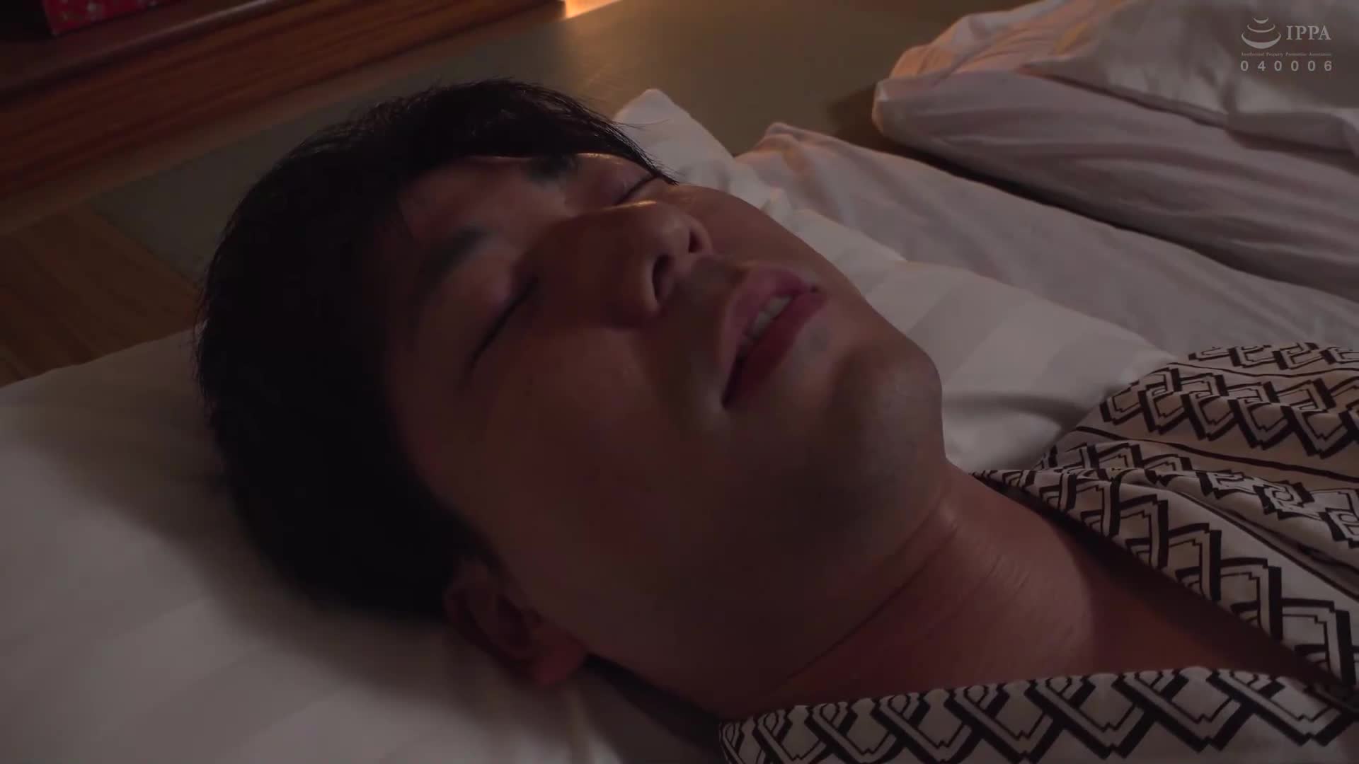 一位正在温泉旅行的年轻妻子无法抗拒美丽的屁股并袭击了她。 她原来是一个非常调皮的妻子，吸引了她丈夫的注意力，并在她体内射精了她三天两夜 黒木逢梦 - AV大平台-中文字幕,成人影片,AV,国产,线上看