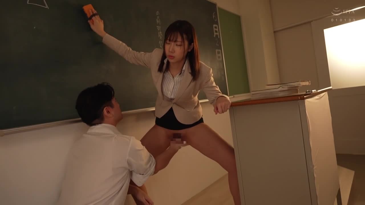 授業中に下品なガニ股姿で公開潮吹きセックスさせられ性の虜になった身長170cm美脚女教師 透美かなた - AV大平台-中文字幕,成人影片,AV,国产,线上看