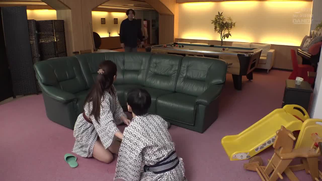「おちんちん大きくさせてごめんね」子供だから大丈夫だろうと女湯に一緒に入った甥っ子がおっぱいだらけの状況にフル勃起！慌てた叔母さんがこっそり抜いてくれました 欲求不満の人妻ハーフ顔叔母さん Gカップ - AV大平台-中文字幕,成人影片,AV,国产,线上看