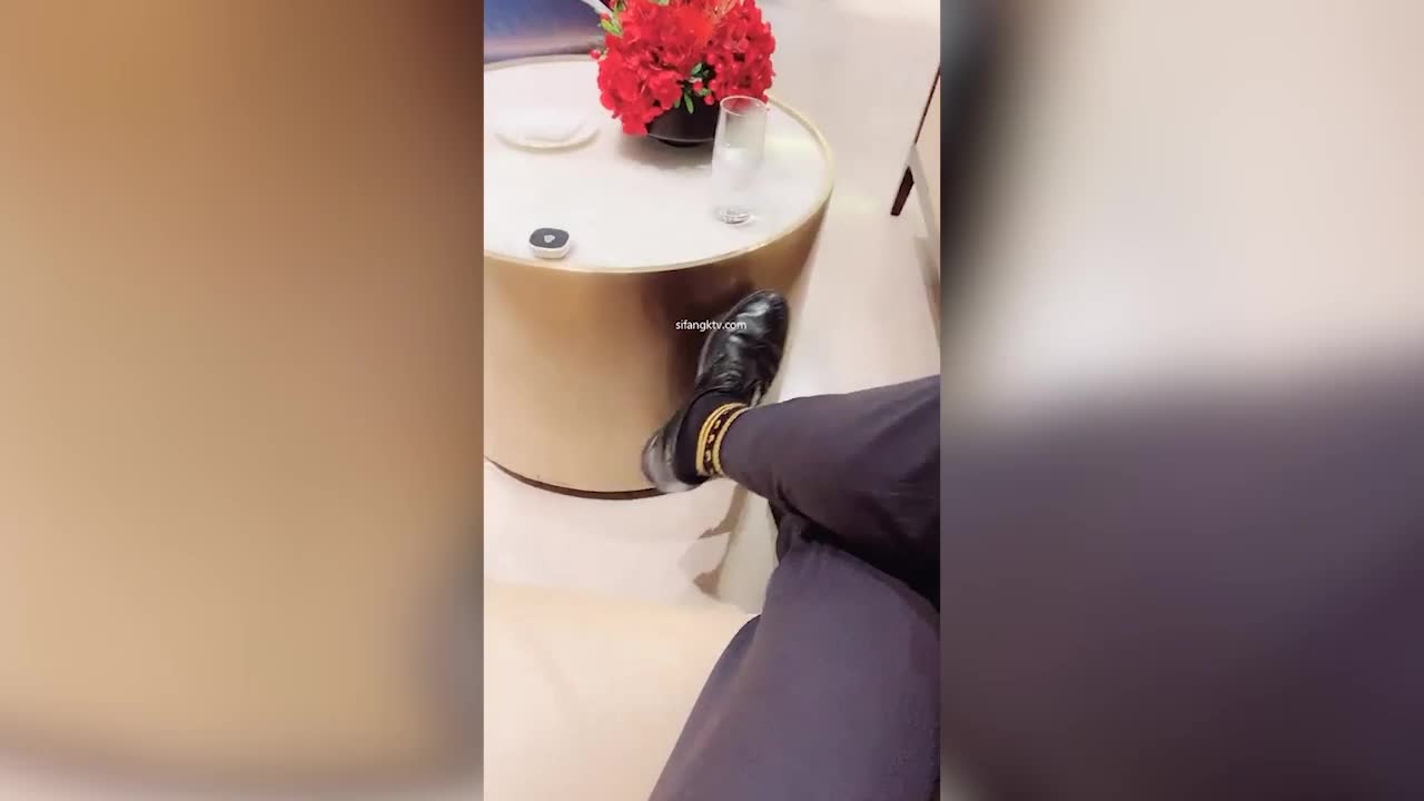 佛山院子售楼部经理光天化日潜规则售楼员小姐姐，无所事事没有业务拉到卫生间打一炮解解压 - AV大平台-中文字幕,成人影片,AV,国产,线上看