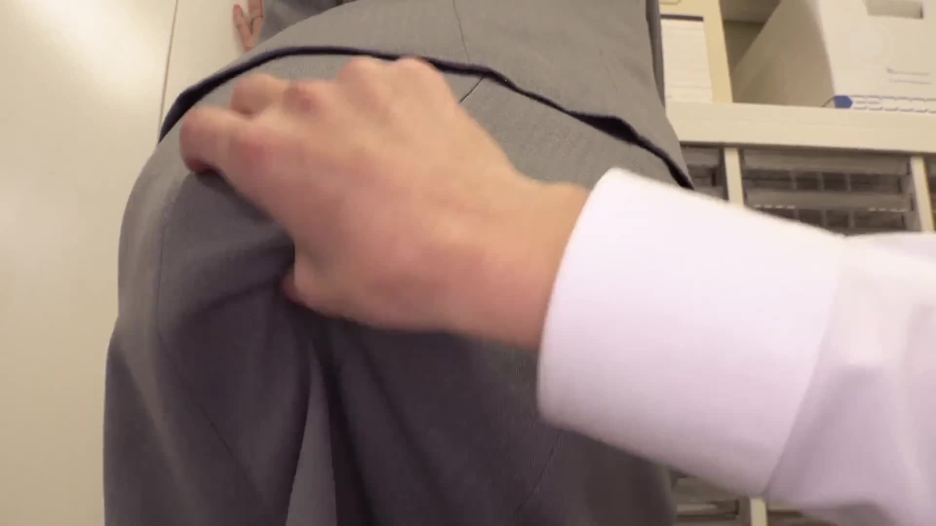 「彼女のフェラより気持ち良いでしょ？」残業中、2人きりの社内で美人妻女上司のベロフェラ挑発に我慢できずお疲れフル勃起ち○ぽを射精しても止まらない大人の舐めしゃぶり追撃で13発も喉奥ごっくんされた。 森日向... - AV大平台-中文字幕,成人影片,AV,国产,线上看