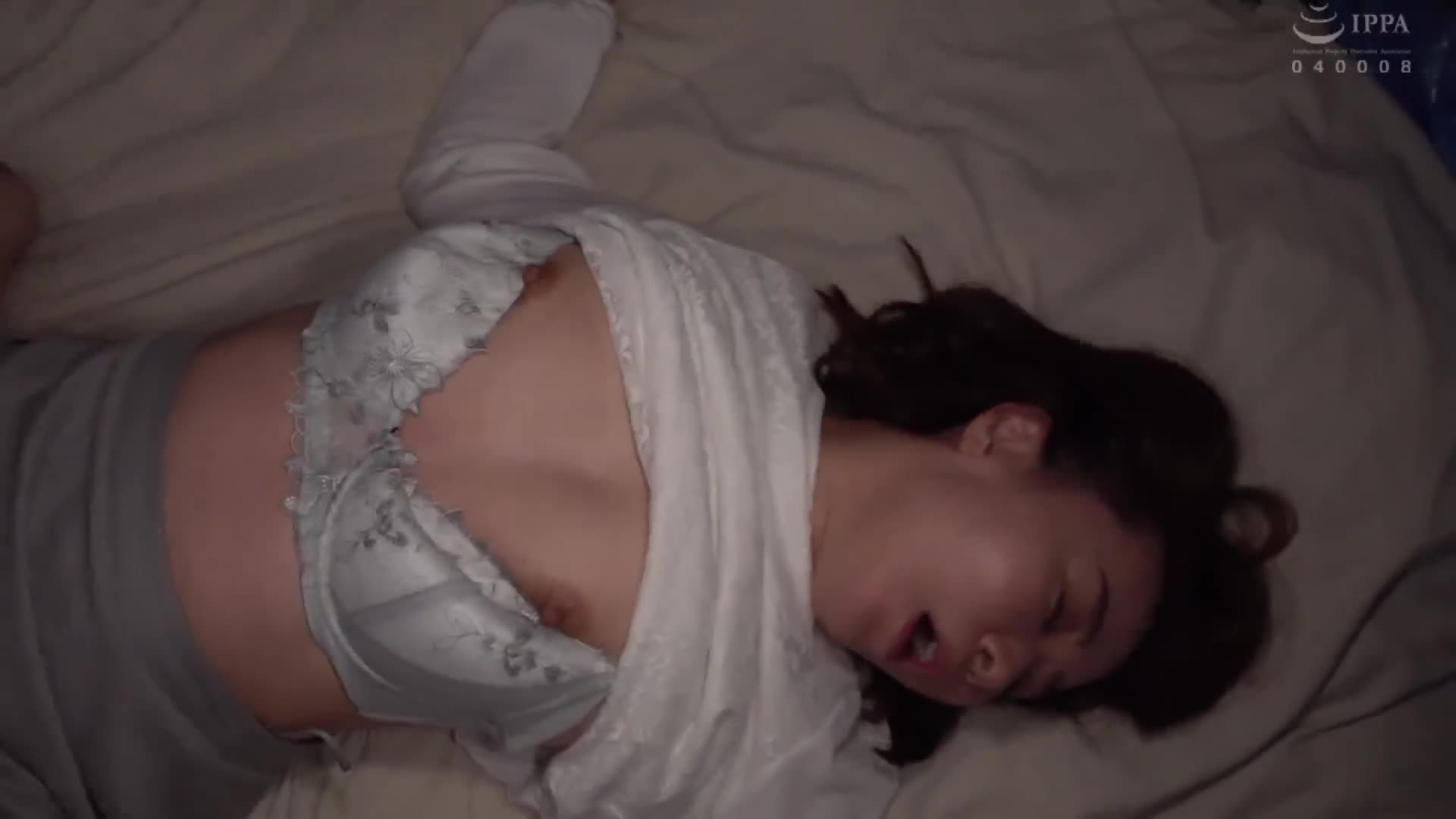 ［閲覧注意］輪●レ●プ映像 ノーカット無編集「婦女強●犯罪記録」 無限絶頂！ クロロホルムとスタンガンで昏●、媚薬で錯乱 激しく抵抗する熟妻に容赦無い連続追撃中出しピストン！子宮の奥底までえぐり突かれ壊され堕... - AV大平台-中文字幕,成人影片,AV,国产,线上看