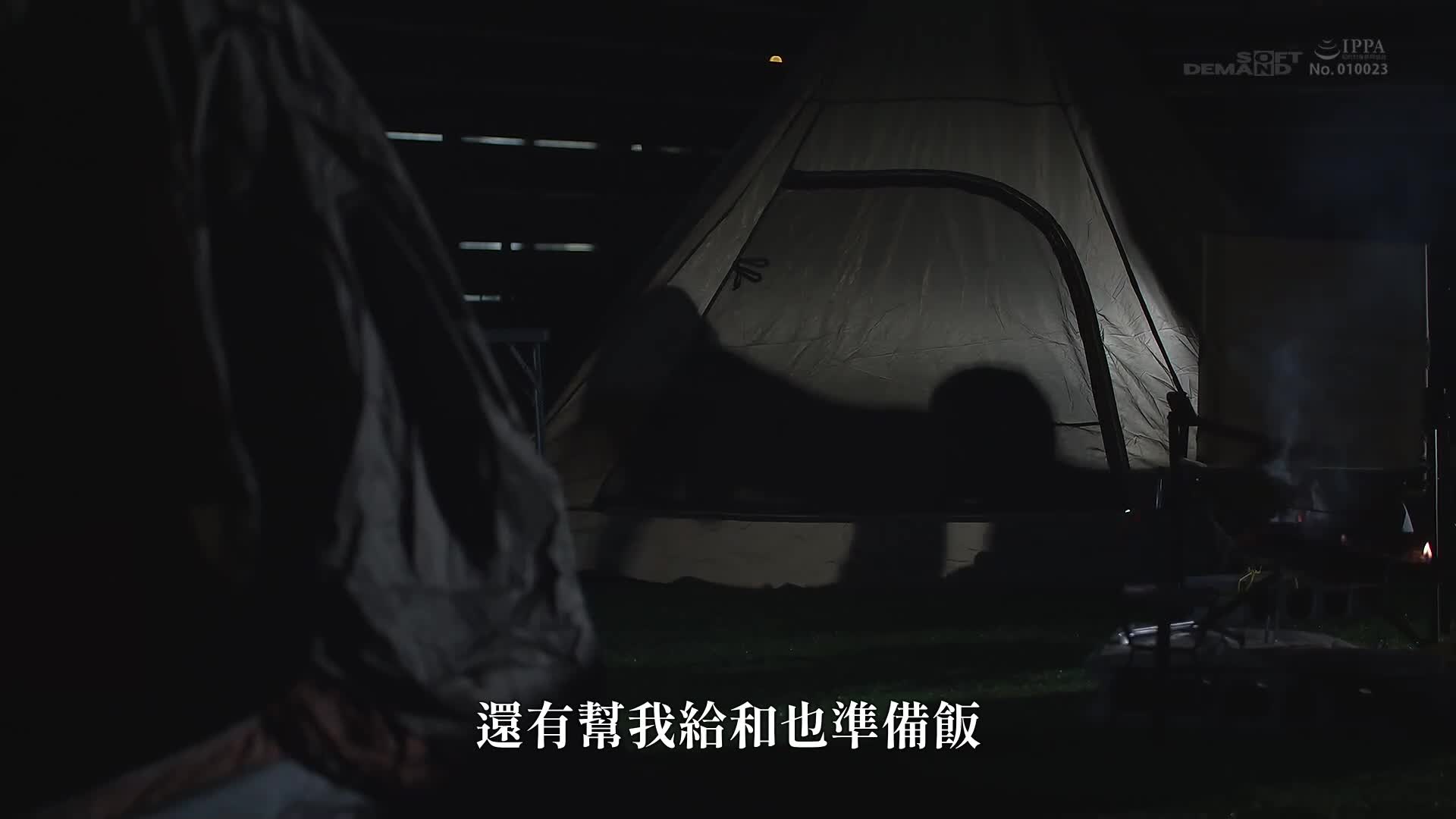 古东真理子是一位不忠的母亲，她谎称自己要独自一人，并与儿子游泳学校的一位年轻教练有染。 - AV大平台-中文字幕,成人影片,AV,国产,线上看