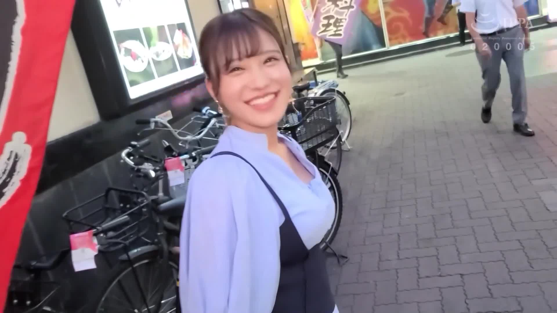 [VIP会员点播]  【从一秒就答应酒店邀约的世界无知的撒娇小女孩！为了成为他的女朋友，自愿无套性爱！ ！ 】被色狼男子玩弄的顺从的吉娃娃系女大学生！忍不住在打麻将店的厕所里口交！到了酒店后，用撒娇的眼神激烈地骑乘位，上下摇动着美丽的巨乳！第二回合穿上cosplay！从炮友升级为女朋友！ ？ 【甜蜜的性爱录影＃小美＃女大学生】 - AV大平台-中文字幕,成人影片,AV,国产,线上看