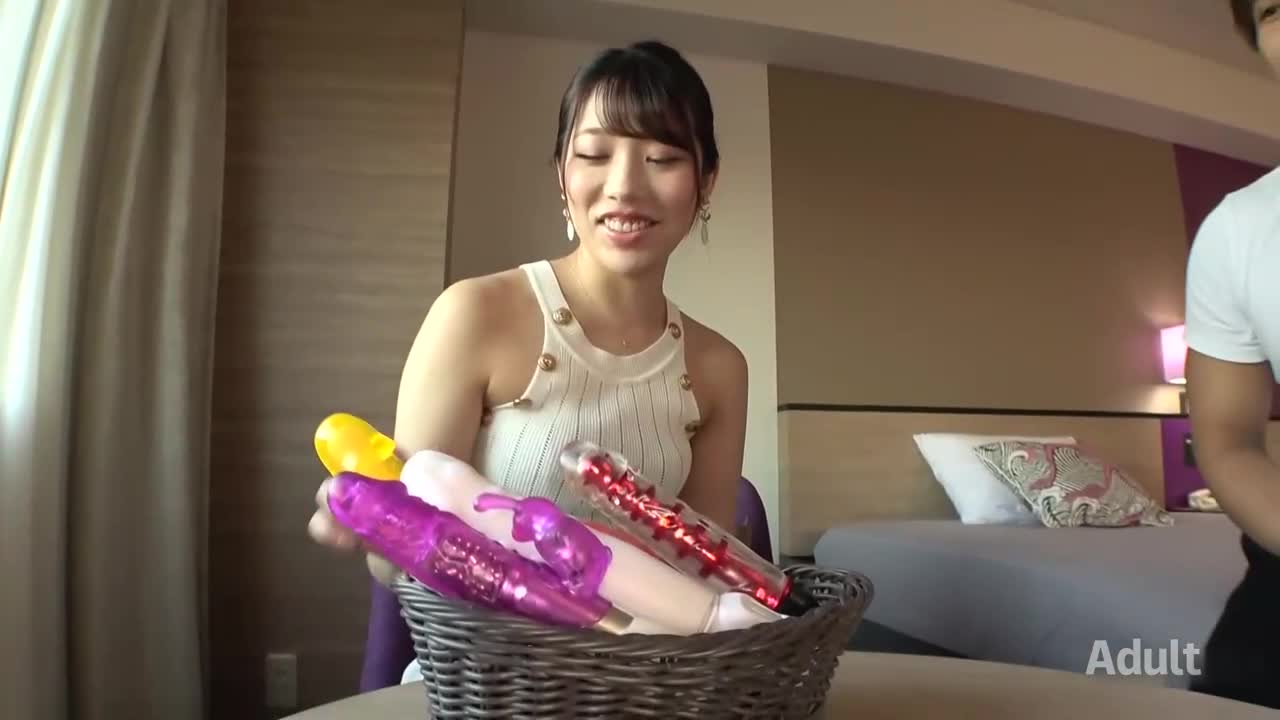 【最强SSS级美女】 与她华丽的外表相反，她平时在鲷鱼烧餐厅打工，我们在SNS上捡到了一位间隙萌SSS级美女，I*sta魅力！ ！从腰部弹起的大屁股太色情了！ ！ ！当我用我的大鸡巴插入她时，她美丽的脸颤抖着，她一边挤... - AV大平台-中文字幕,成人影片,AV,国产,线上看