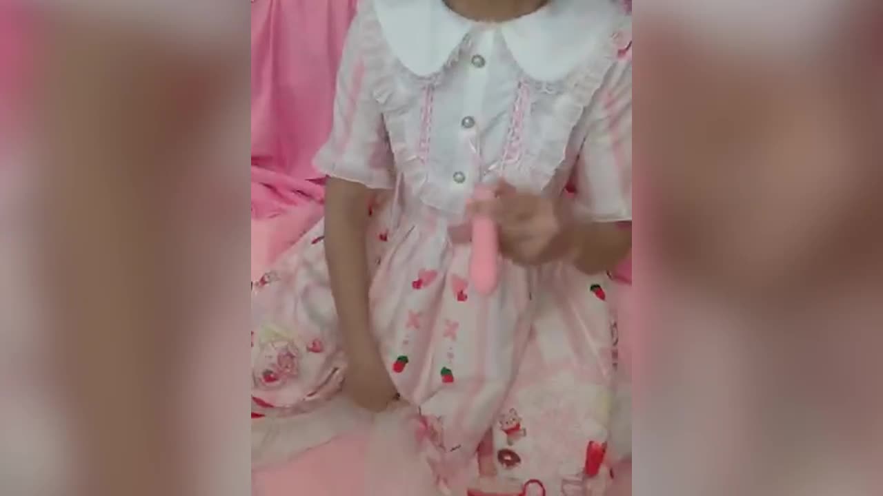 Twitter萝莉〖知世酱〗太敏感了一摸小穴穴就喷水水来个哥哥帮我舔干净好吗？小穴太嫩也没被操过几次 - AV大平台-中文字幕,成人影片,AV,国产,线上看