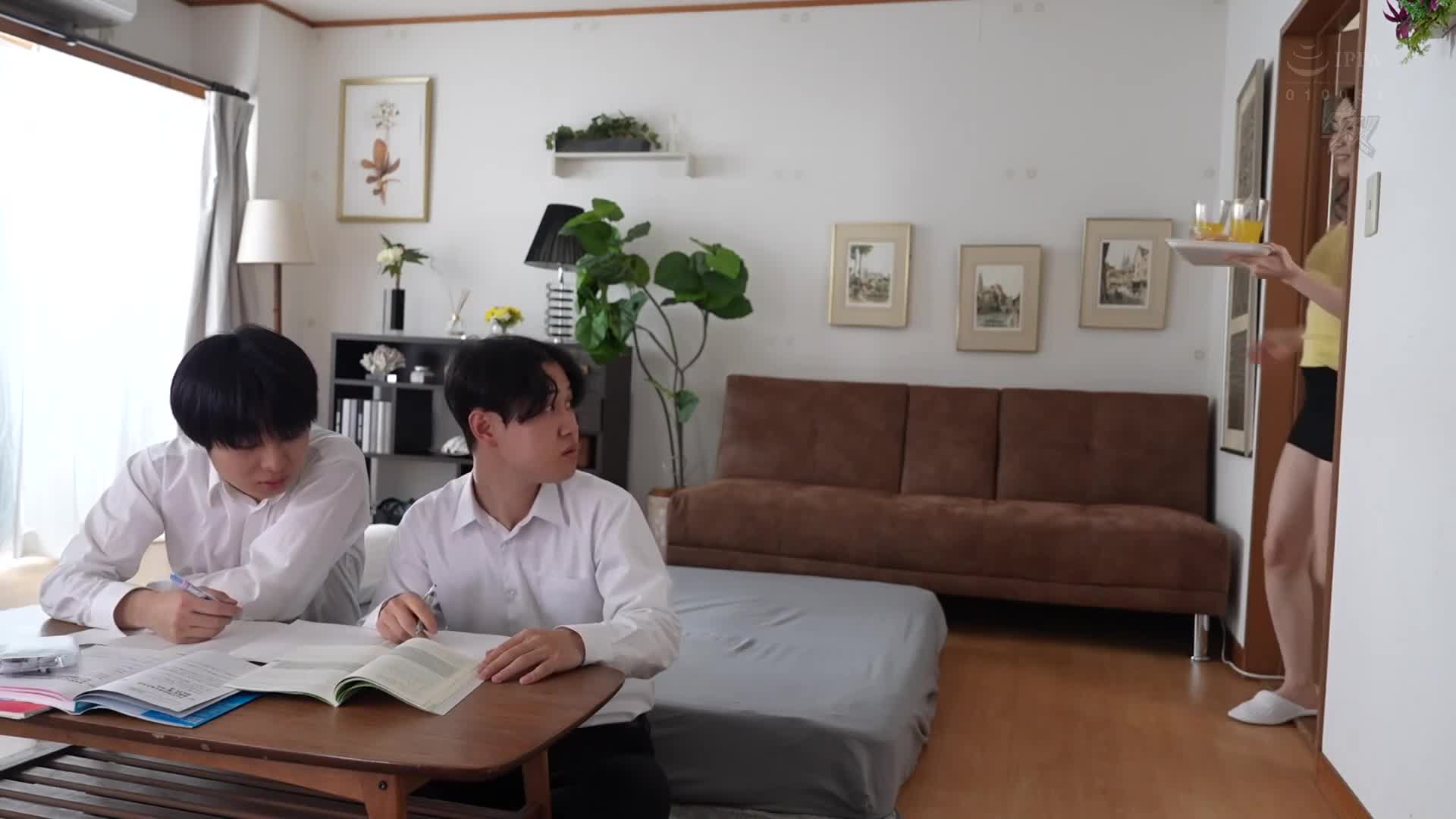 每天向妈妈散发爱的气息，一个月后，与失去理性的妈妈多次进行生育性行为。妃光莉 - AV大平台-中文字幕,成人影片,AV,国产,线上看