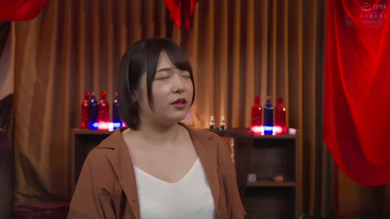 合法芳香精油性感按摩店中，美女向店员吐露不感症的烦恼，却经历了从未有过的刺激，达到快乐高潮！从不感受到感觉的女性，变成了狂热的女性... - AV大平台-中文字幕,成人影片,AV,国产,线上看