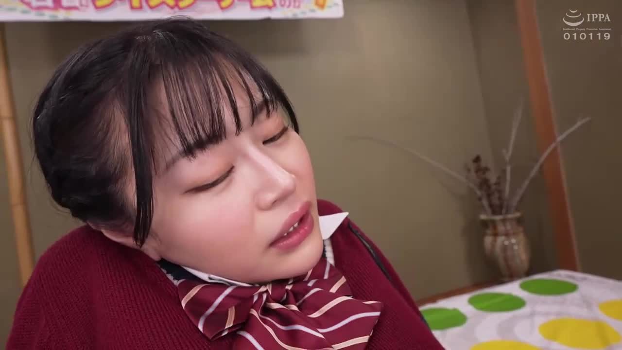 逛街的女学生一边憋着尿，一边玩「固定电动按摩器」扭扭游戏！她敏感的阴户以可耻的姿势受到刺激，她羞愧地撒尿并抽搐！ 我人生中第一次中出女性坠落性爱！ ！ ～林卡版～ - AV大平台-中文字幕,成人影片,AV,国产,线上看
