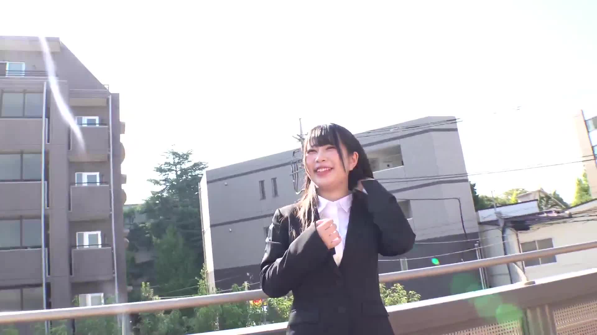 初々しいリクルートスーツの就活女子大生の皆さんww青空の下で脳がトロける超濃密ベロキス体験してみませんか？舌を絡ませる糸引き涎ダラダラ公開ディープキスで高まっちゃって！？とにかくキスキスキス生々しい接吻... - AV大平台-中文字幕,成人影片,AV,国产,线上看