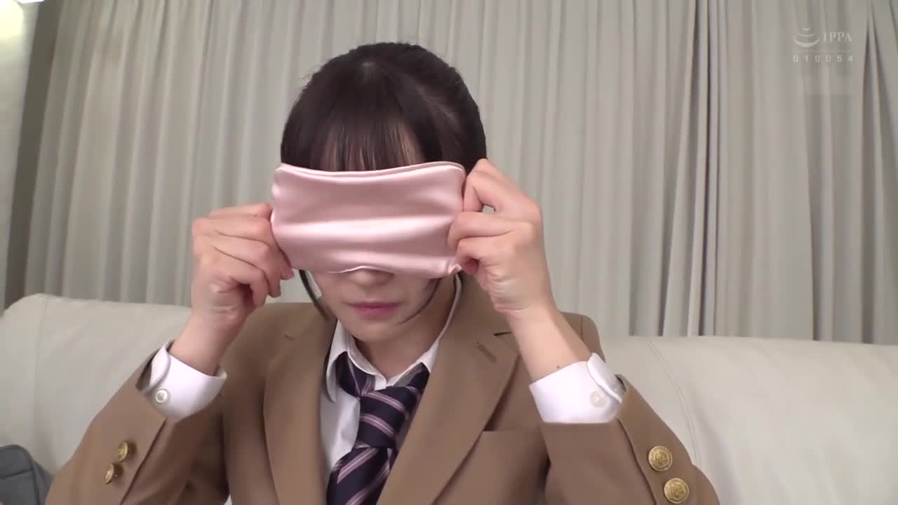 黑色丝袜巨尻女子的固定假阳具对战游戏！单挑看谁的技巧更高！成功命中可获得100万日圆奖金！若失误则当场被巨屌即时插入！被假阳具刺激过后的敏感阴道，能否抵挡比男友更大的阳具的冲击？思春期的少女会被内射而无... - AV大平台-中文字幕,成人影片,AV,国产,线上看