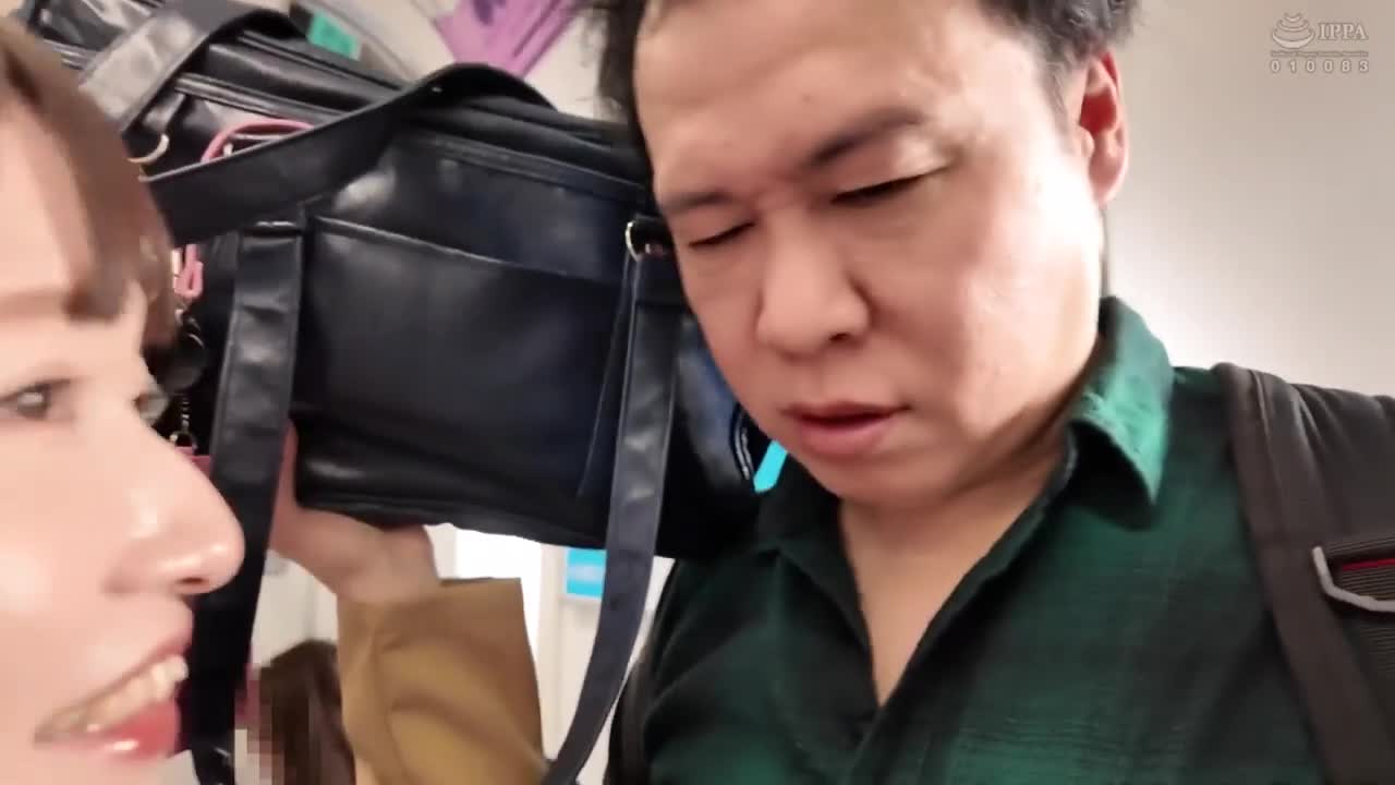 一般男女监控AV 亲密的女子○校生限定 心跳加速的逆痴●挑战！偷偷在其他乘客不知情的情况下展示内裤、舌吻、手交、口交！在激烈的任务下升级的J○们偷偷在电车上进行性行为！逆向3P生中出特别篇！ - AV大平台-中文字幕,成人影片,AV,国产,线上看