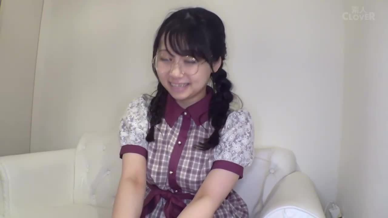 [UR] Naive Rare/麻美（戴眼镜的女孩）/天真可爱的隐藏巨乳女孩！擦、吸、舔，享受最好的身体！阴沉淫荡的大摇摆活塞！我的眼镜沾满了颜射精液......！她突然变成了一个母狗，舔着、吸着她的鸡巴！不间断的反向操！... - AV大平台-中文字幕,成人影片,AV,国产,线上看